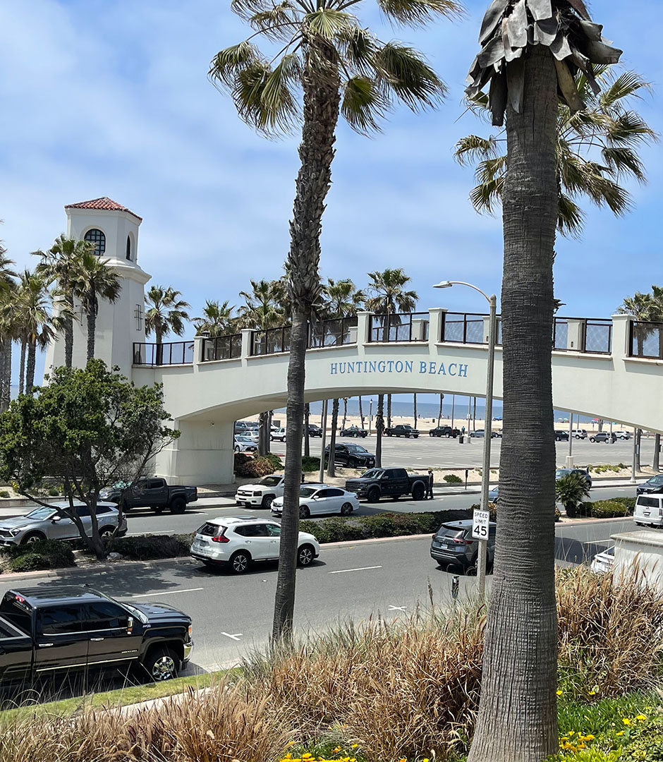 Huntinton Beach Pedestrian Bridge to the Beach