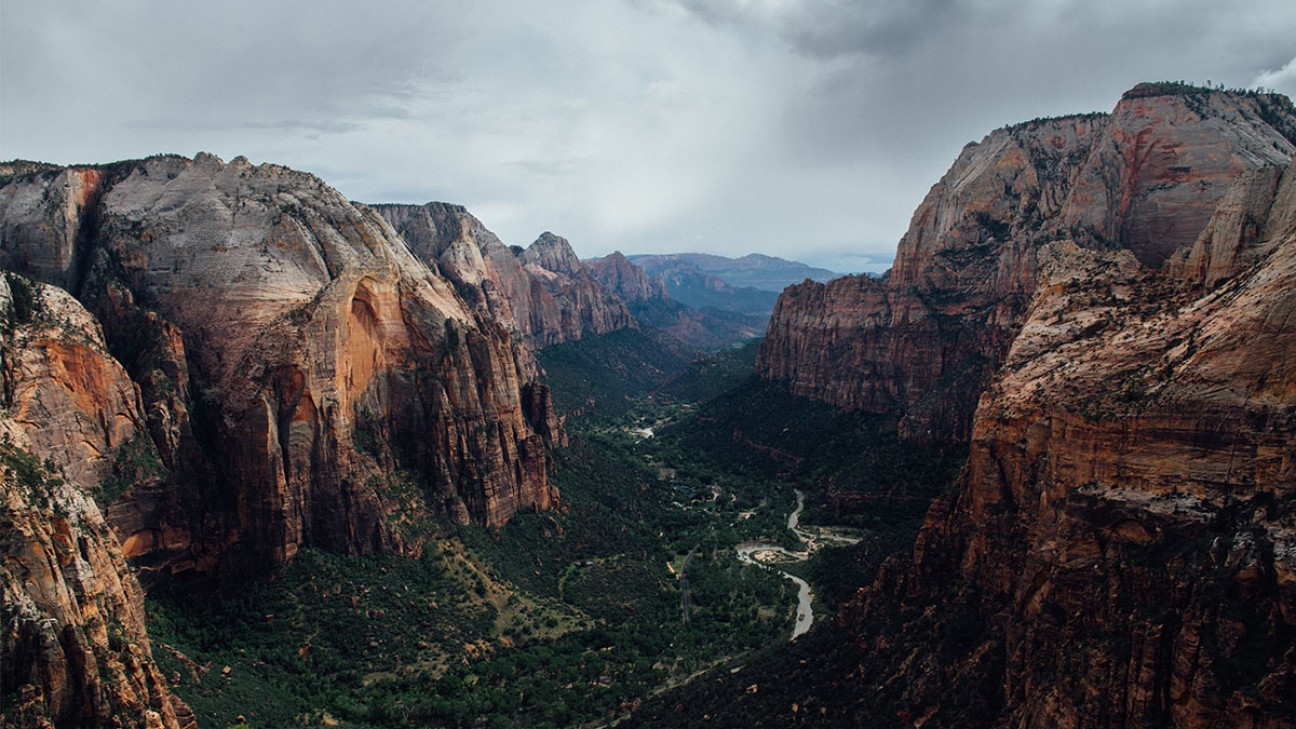 Landscape photo of Angels Landing in Zion National Park - the most popular hiking trail in the U.S.