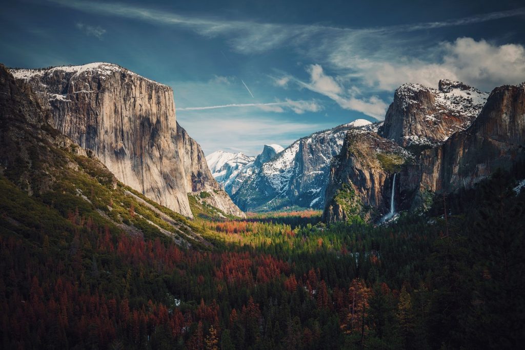 green valley between mountains