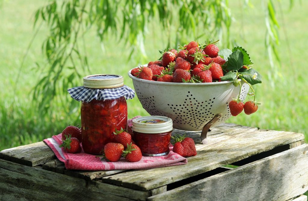 strawberries in bowl