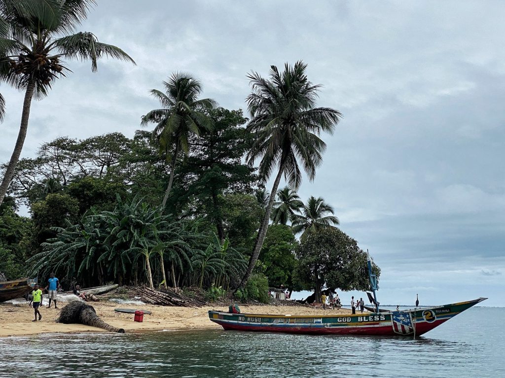 SierraLeone RiverBeach2